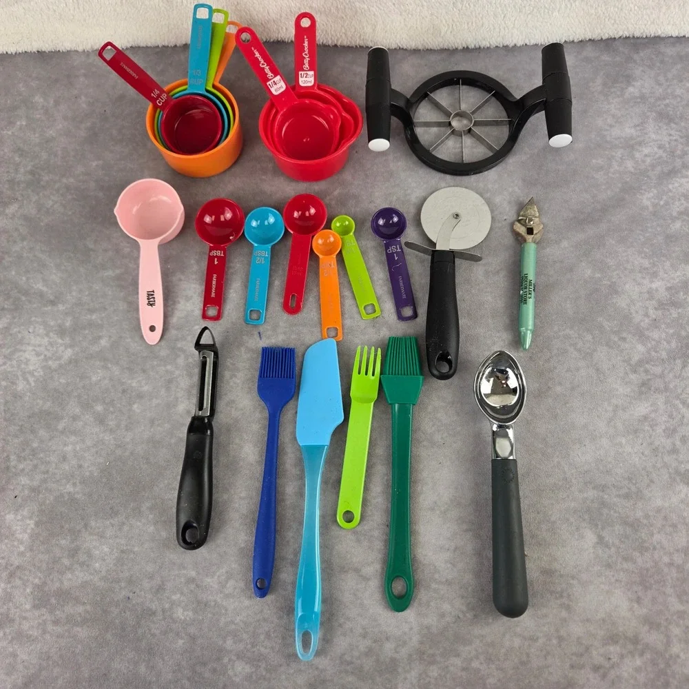 Kitchen Gadget Lot Betty Crocker Farberware OXO Measuring Cups Spoons Tools